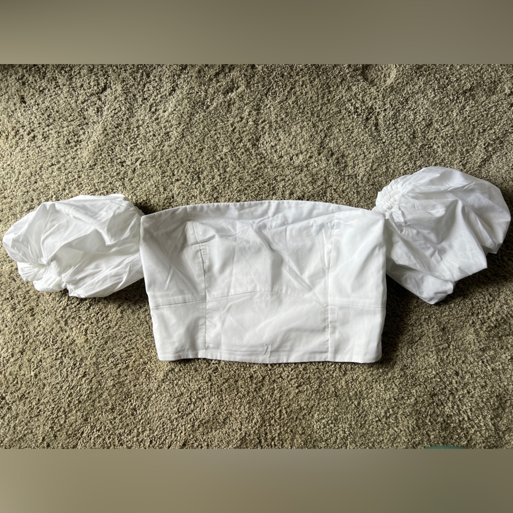 Abercrombie & Fitch White Bubble Sleeved Crop Top//Size Medium